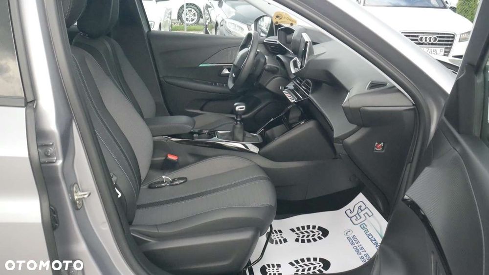 Peugeot 208 - 13
