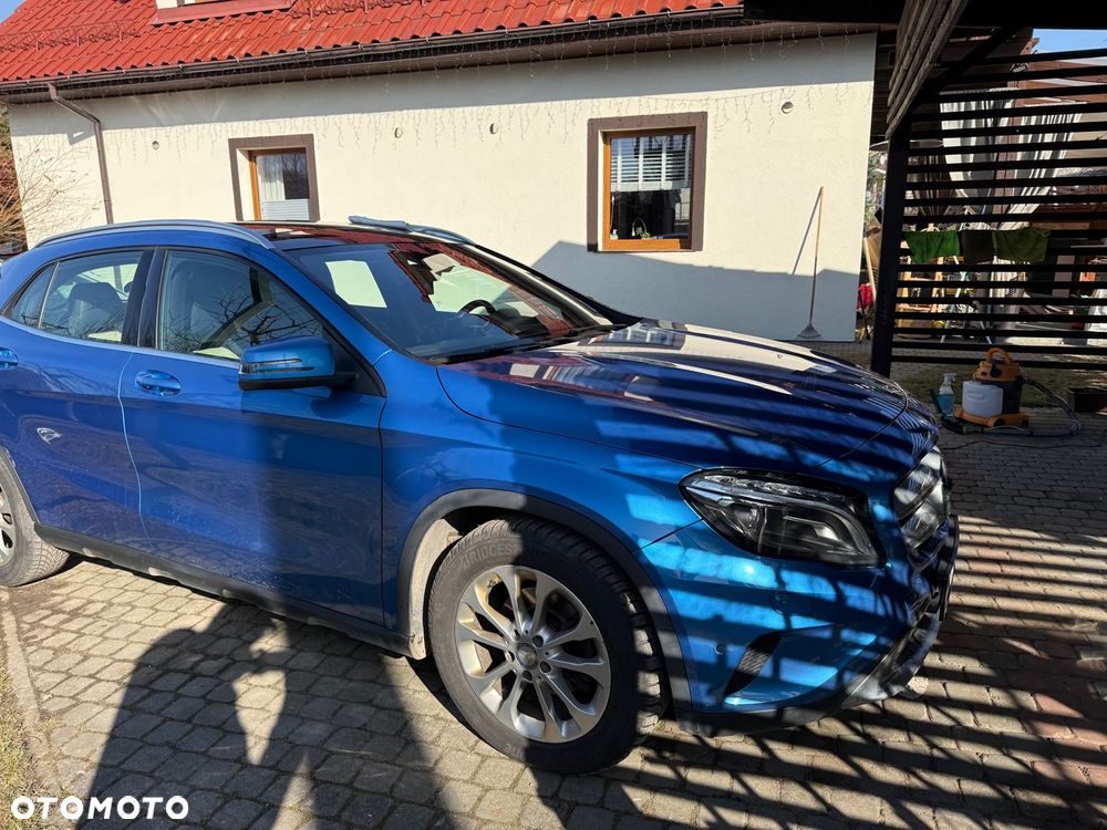 Mercedes-Benz GLA 200 7G-DCT - 4