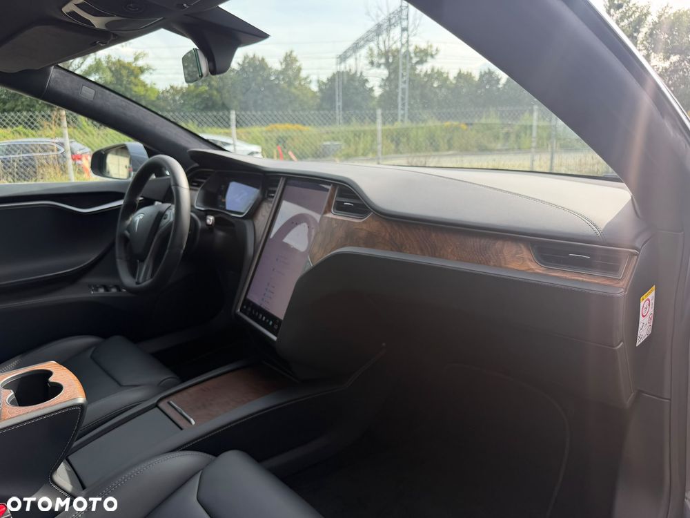 Tesla Model S - 17