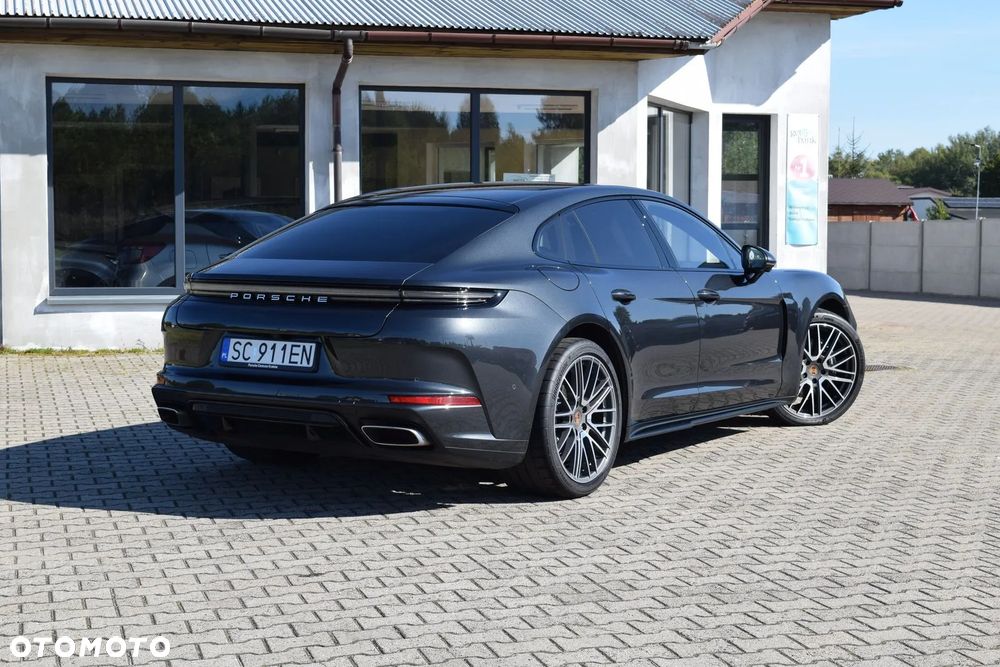 Porsche Panamera 4 - 8