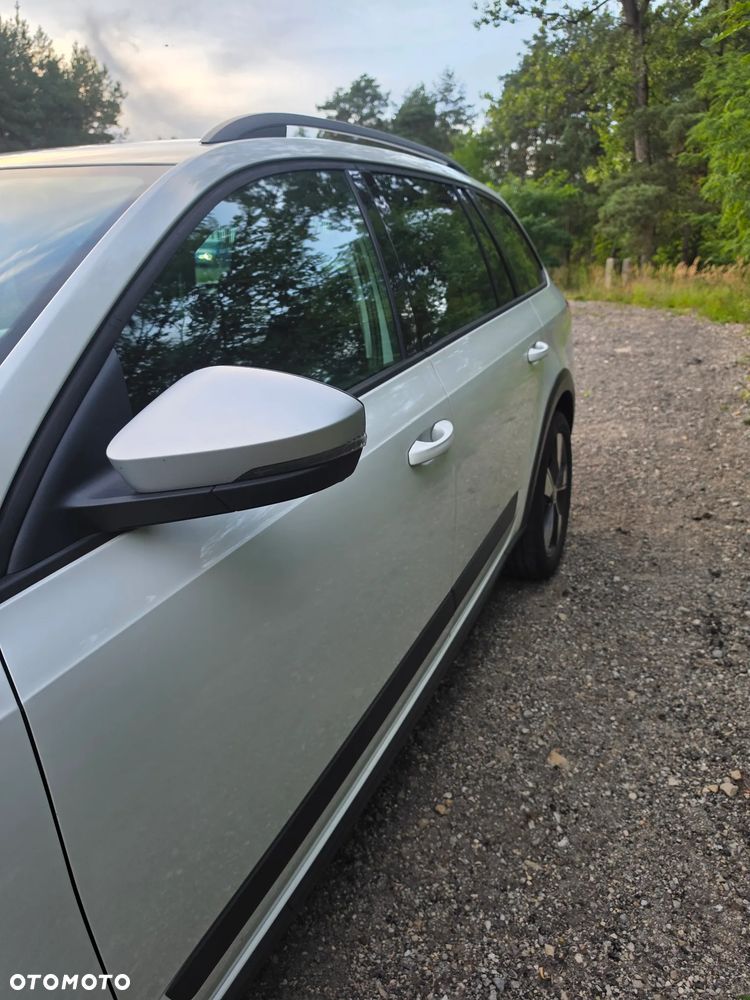 Skoda Octavia Scout 2.0 TDI 4x4 DSG - 12