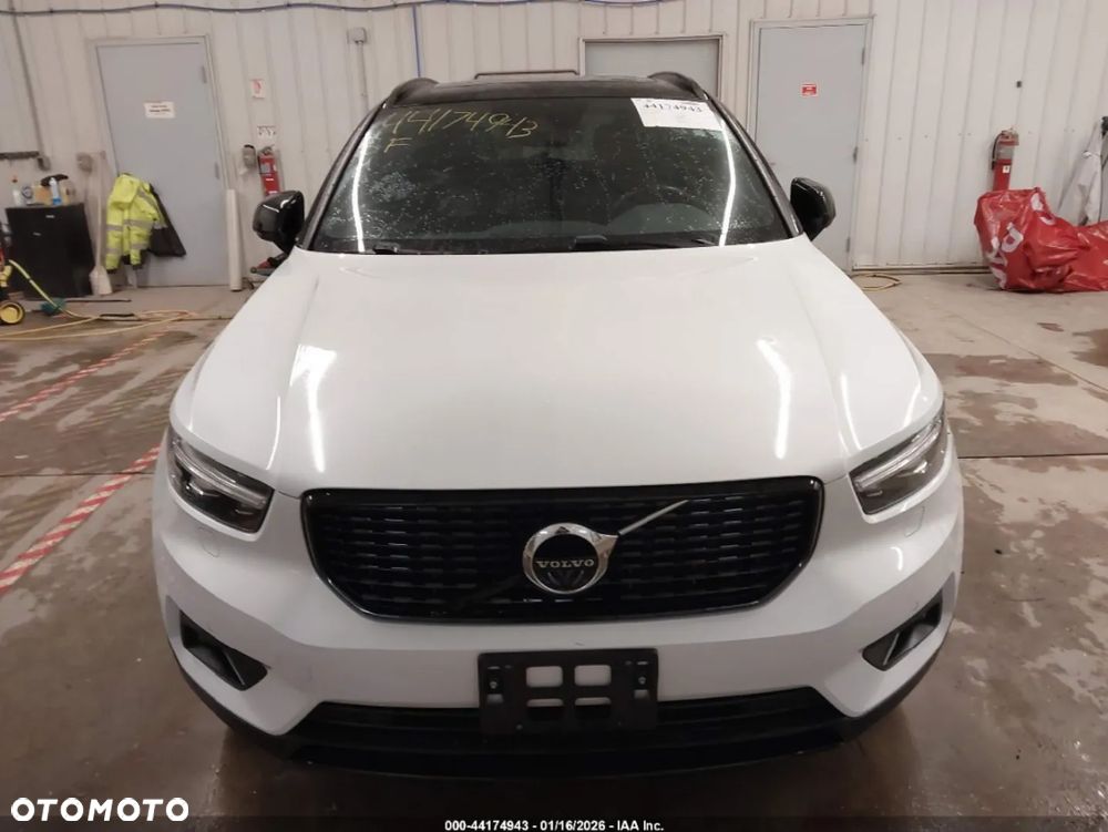 Volvo XC 40 T5 AWD Geartronic R-Design - 2
