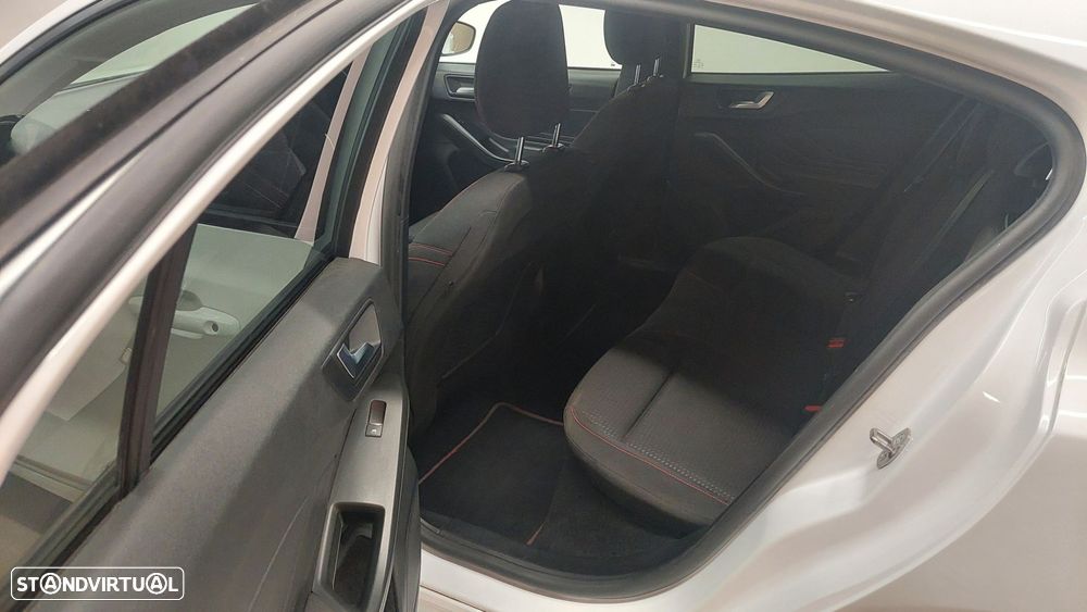 Ford Focus 1.0 EcoBoost MHEV ST-Line - 15