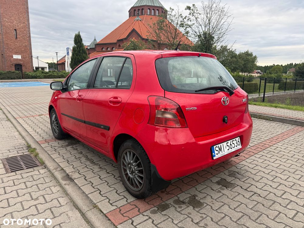Toyota Yaris 1.3 Luna - 4