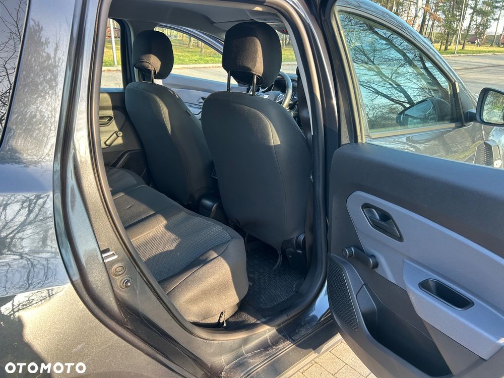 Dacia Duster 1.6 SCe Blackshadow S&S - 10