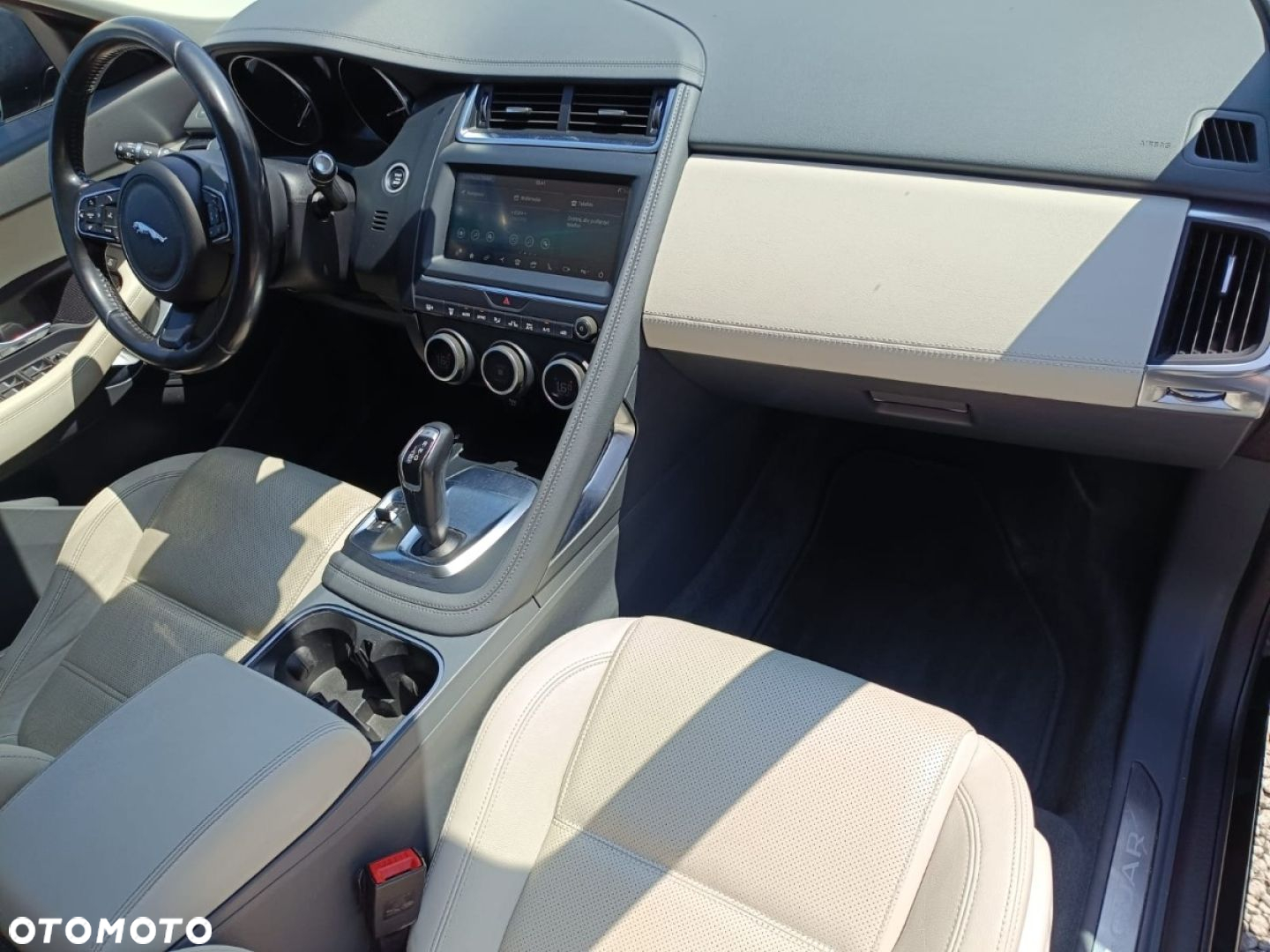 Jaguar E-Pace - 29