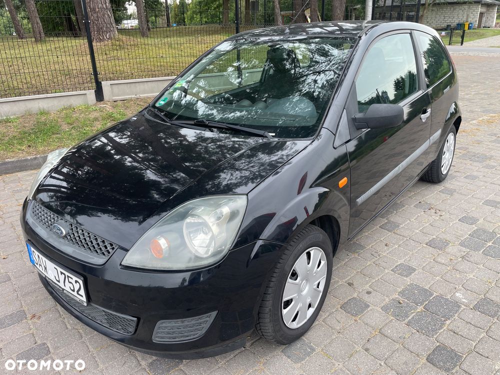 Ford Fiesta 1.3 Ambiente - 1