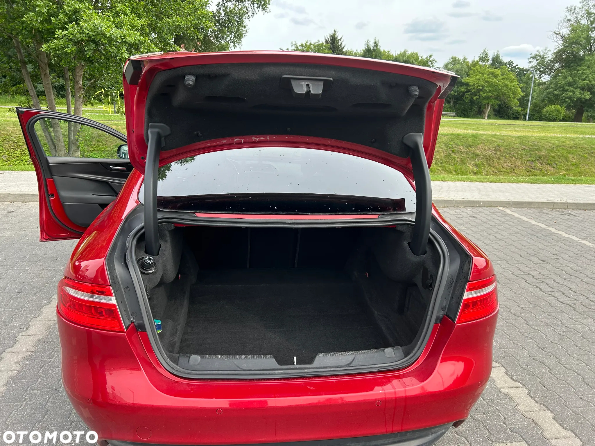 Jaguar XE 2.0 D Prestige - 13