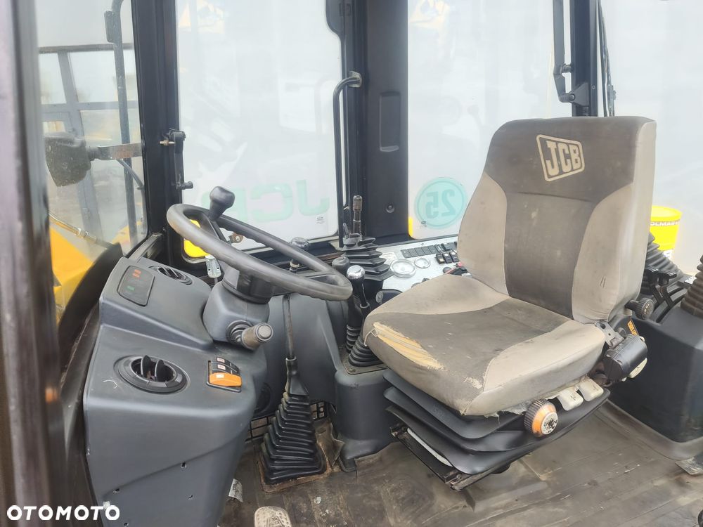 JCB 2CX - 7