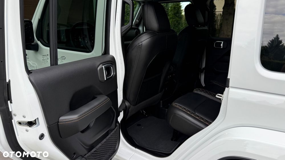 Jeep Wrangler - 32