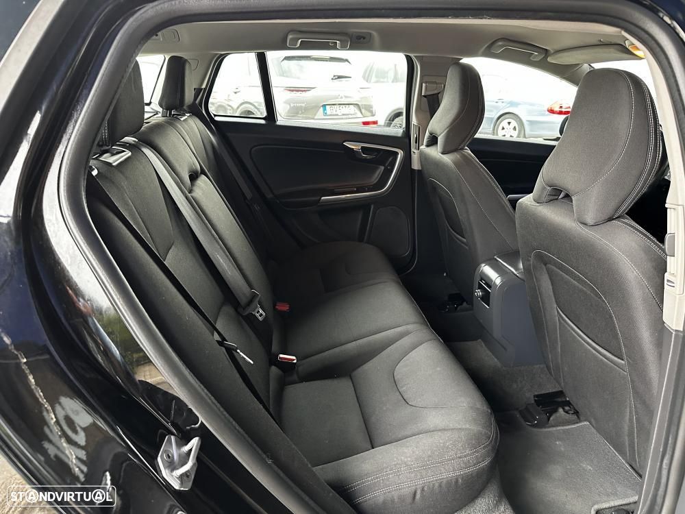 Volvo V60 2.0 D2 Momentum - 36