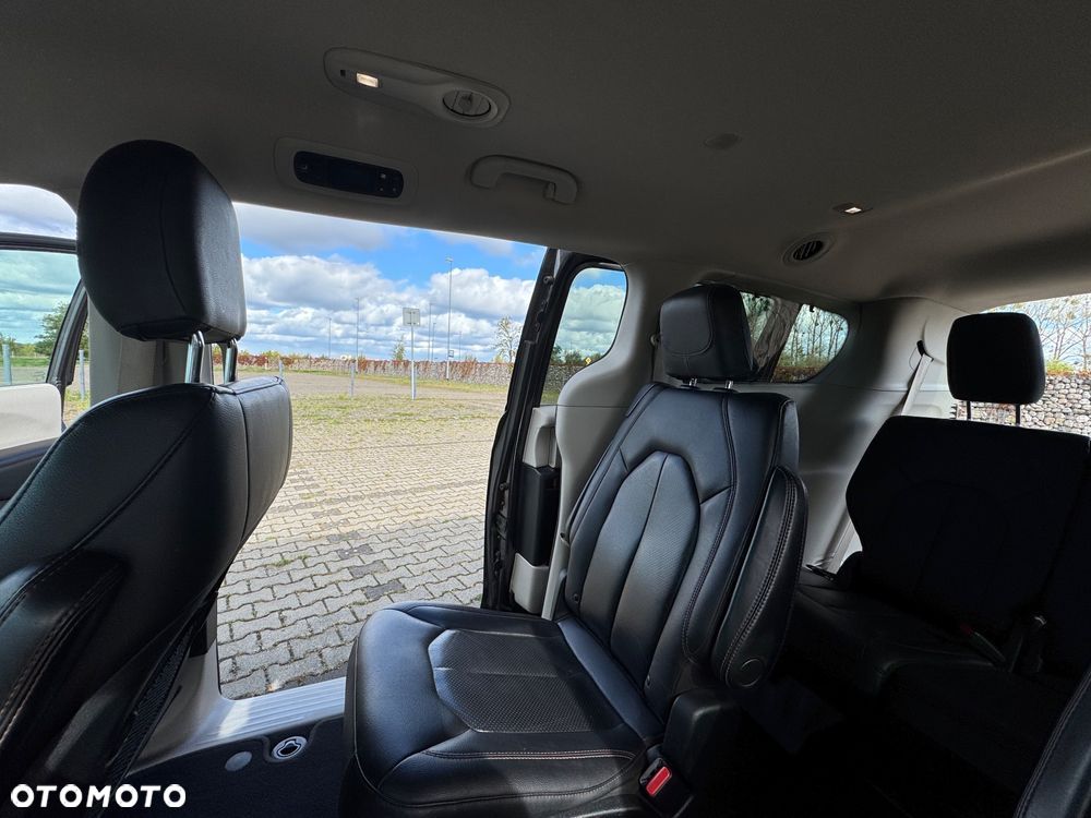 Chrysler Pacifica - 27