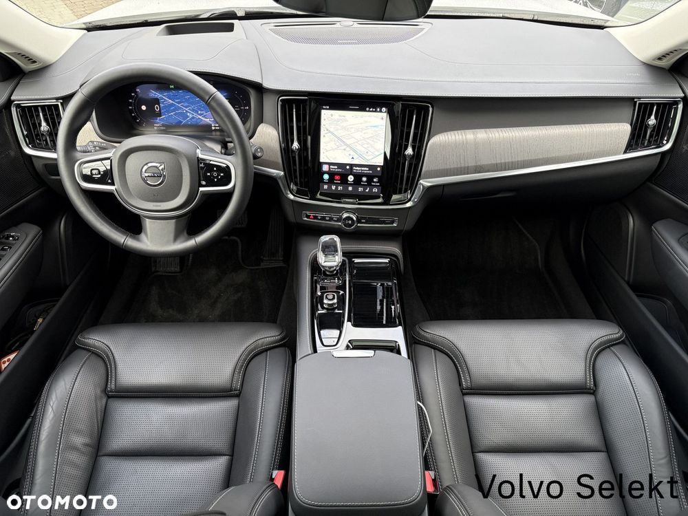 Volvo V90 2025