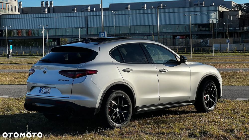 Alfa Romeo Stelvio - 19