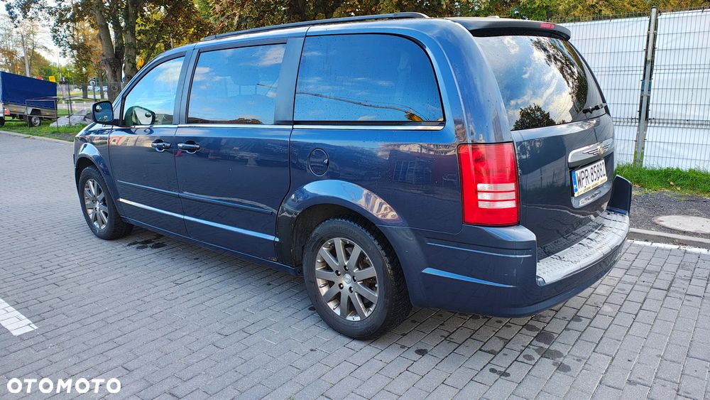 Chrysler Town & Country - 6