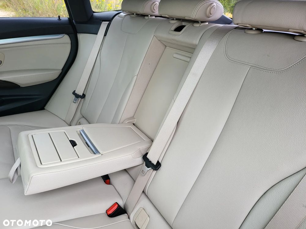 BMW Seria 3 328i Touring xDrive Sport-Aut Luxury Line - 20