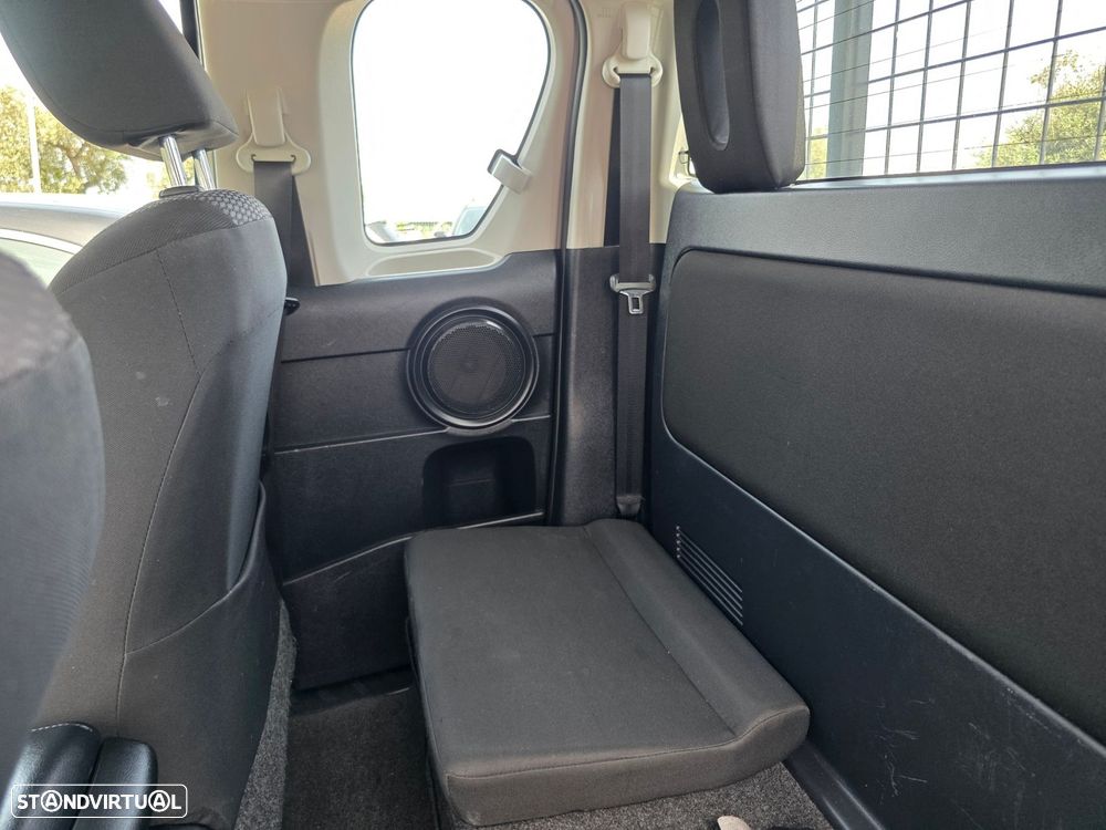 Toyota Hilux 2.4 D-4D 2WD CD CM 3L - 10