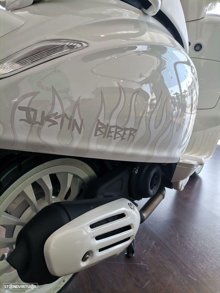 Vespa Sprint Justin Bieber - 4