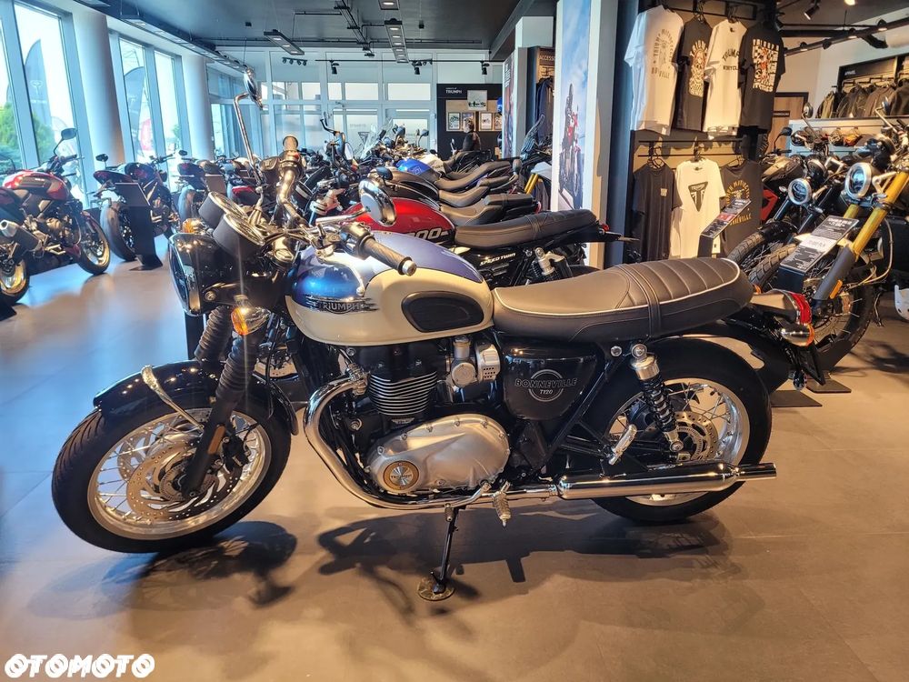 Triumph Bonneville - 3