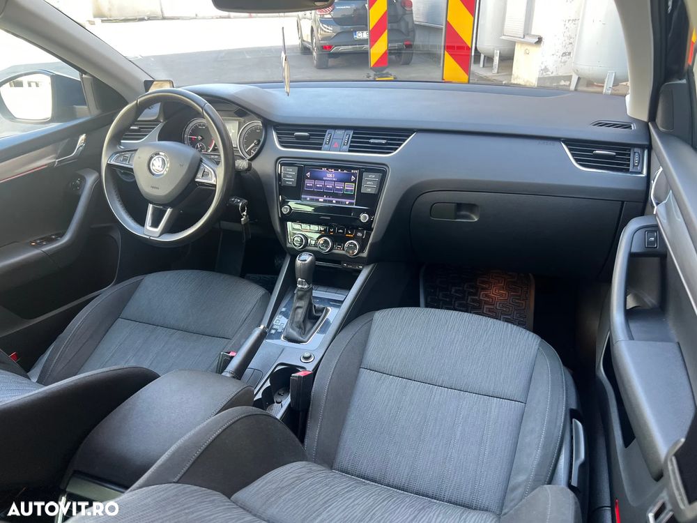 Skoda Octavia 1.6 TDI DSG Ambition - 26