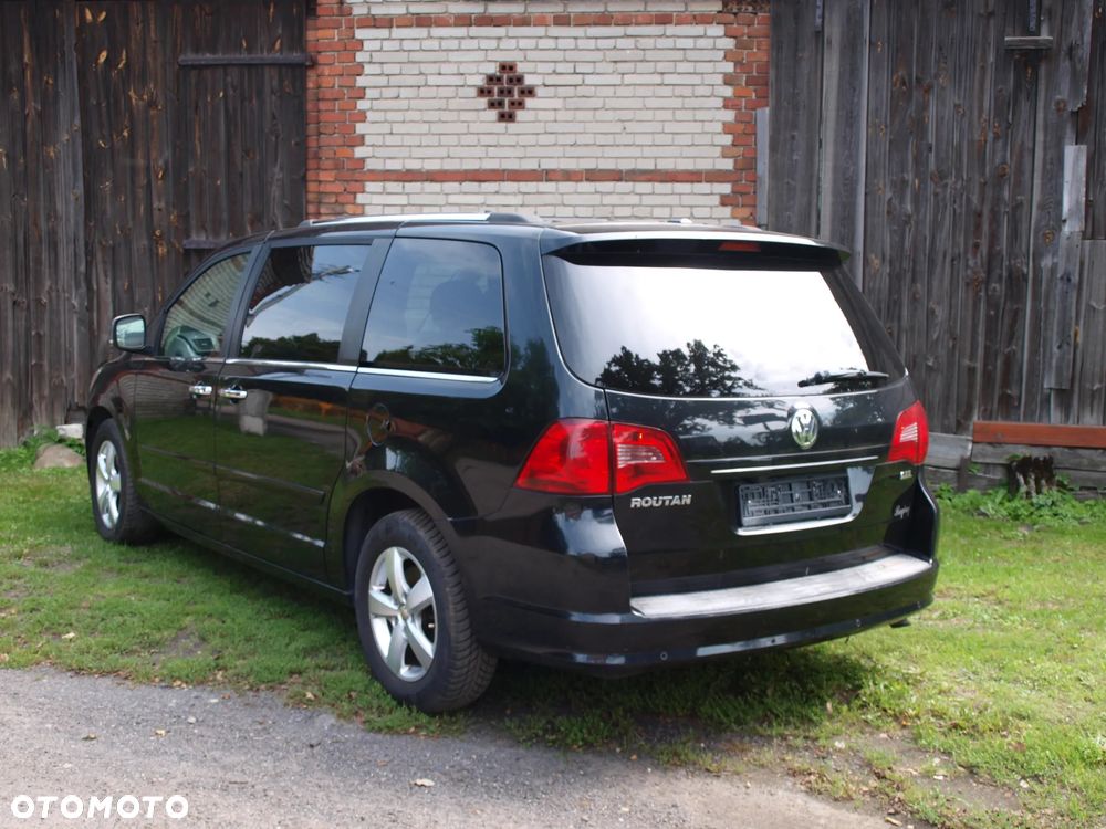 Volkswagen Routan - 7