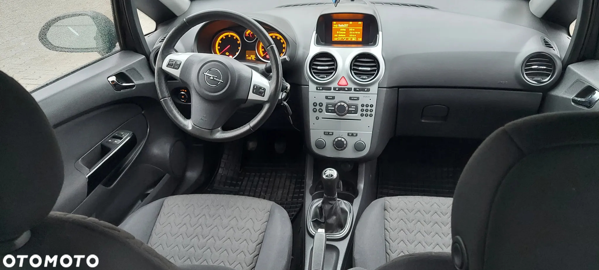 Opel Corsa 1.4 16V Cosmo - 33