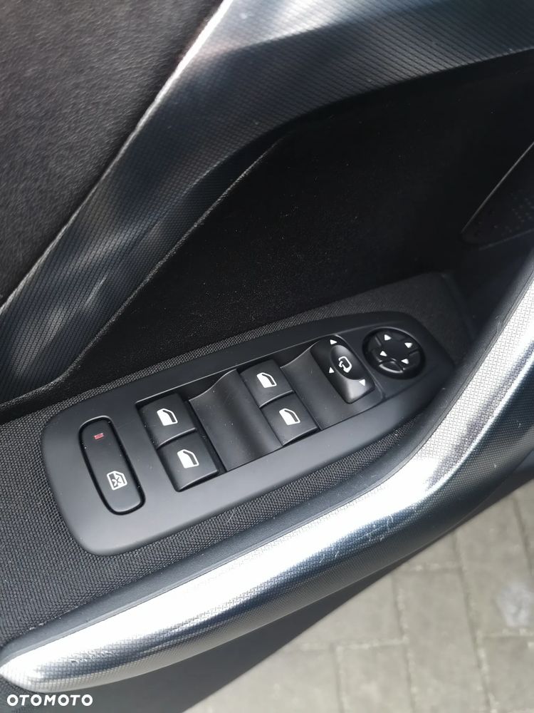 Peugeot 2008 BlueHDi 100 STOP & START Active - 8