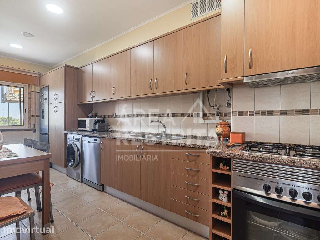Apartamento T2 Remodelado em Amora - Cruz de Pau
