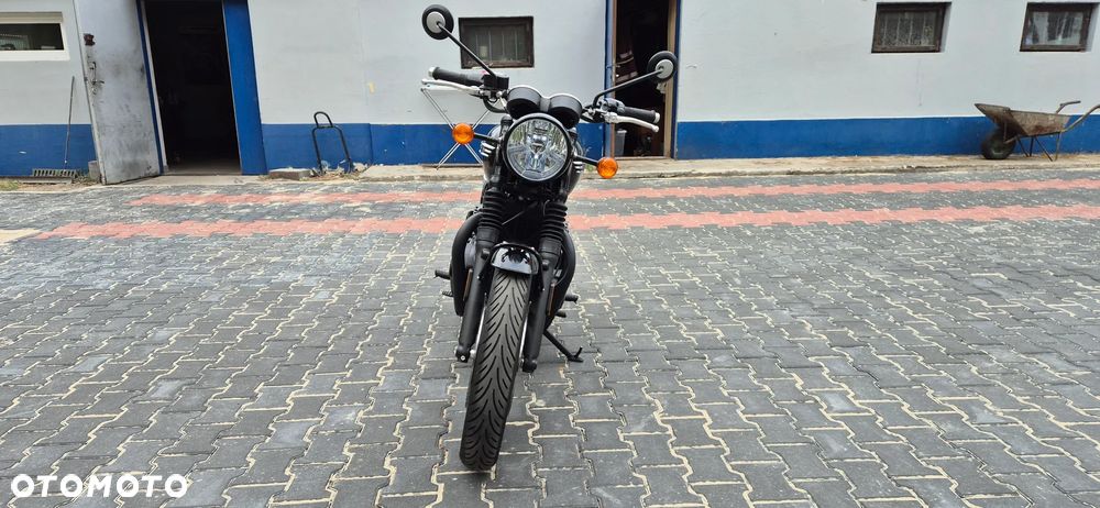 Triumph Bonneville - 4