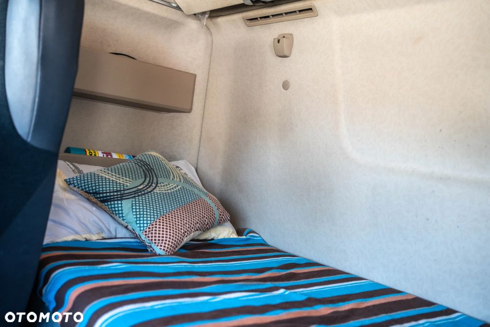 Mercedes-Benz ACTROS - 10