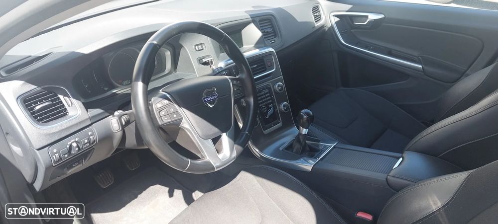Volvo V60 1.6 D2 Momentum Eco - 6