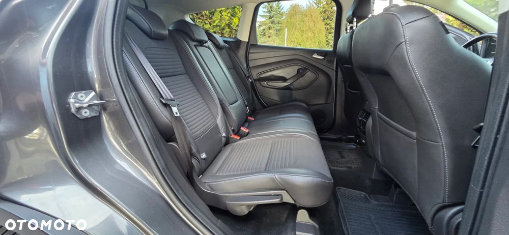 Ford Kuga 1.5 EcoBoost 2x4 Titanium - 36