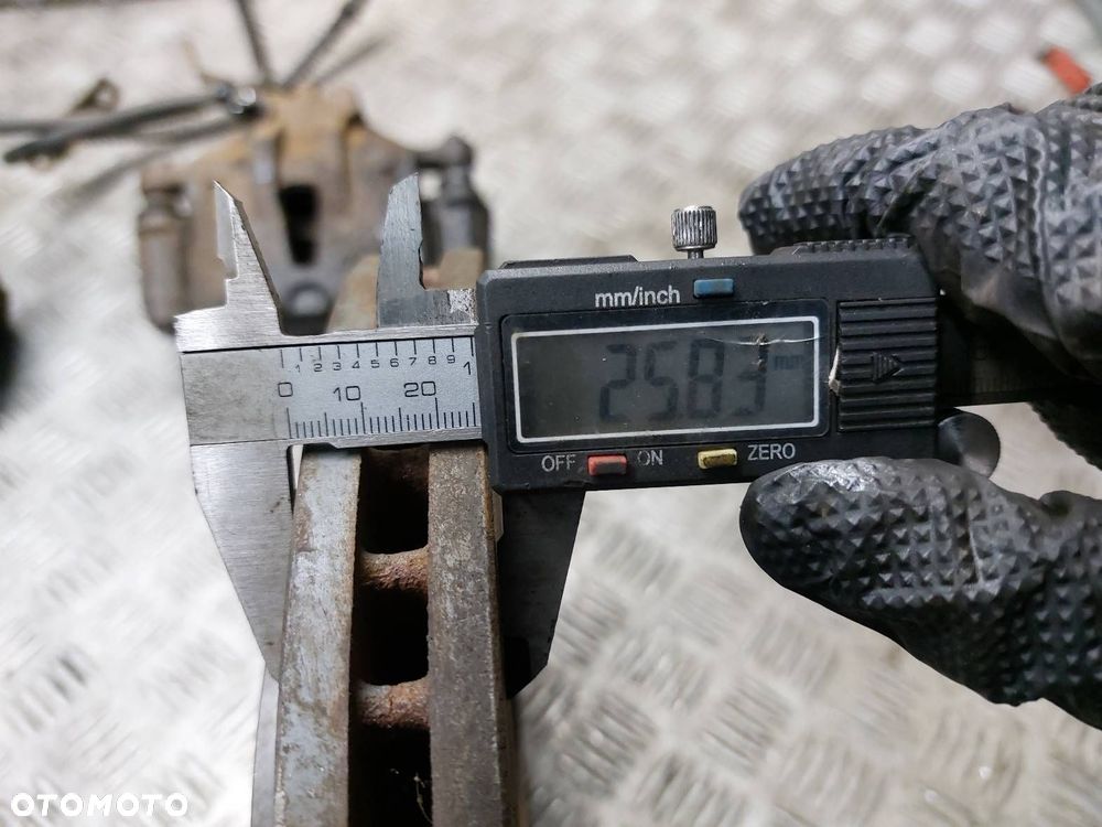 TARCZE HAMULCOWE PRZÓD + ZACISKI HYUNDAI I30 I 1.6 CRDI - 6