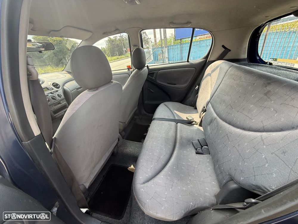 Toyota Yaris 1.0 Base - 13
