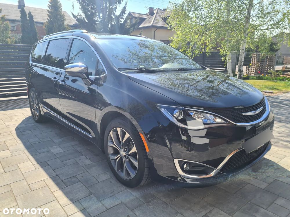 Chrysler Pacifica - 2