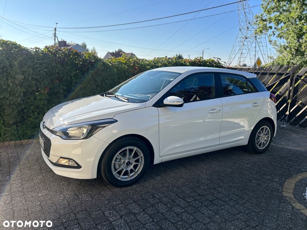 Hyundai i20 blue 1.2 Trend - 16