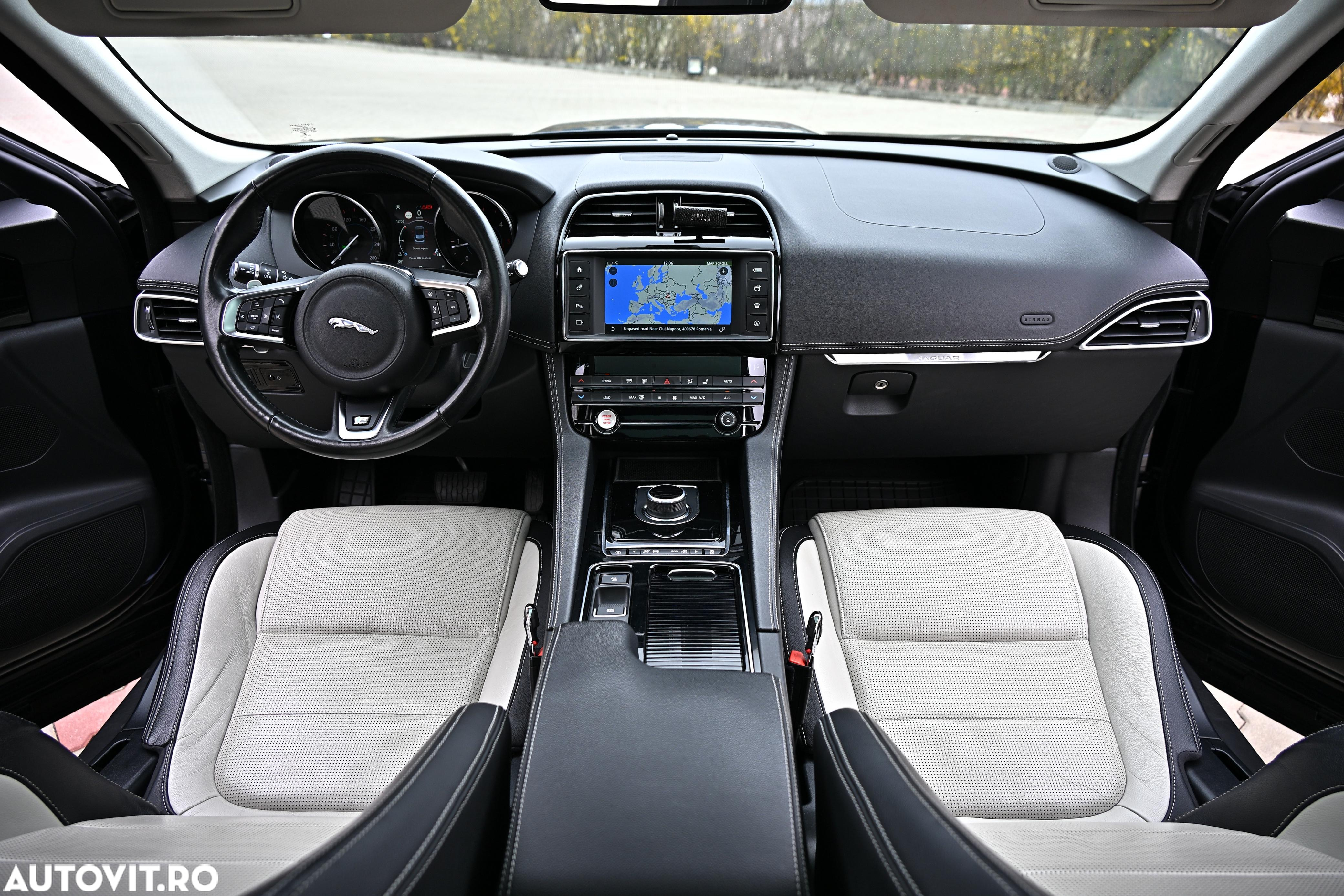 Jaguar F-Pace 20d RWD R-Sport - 15