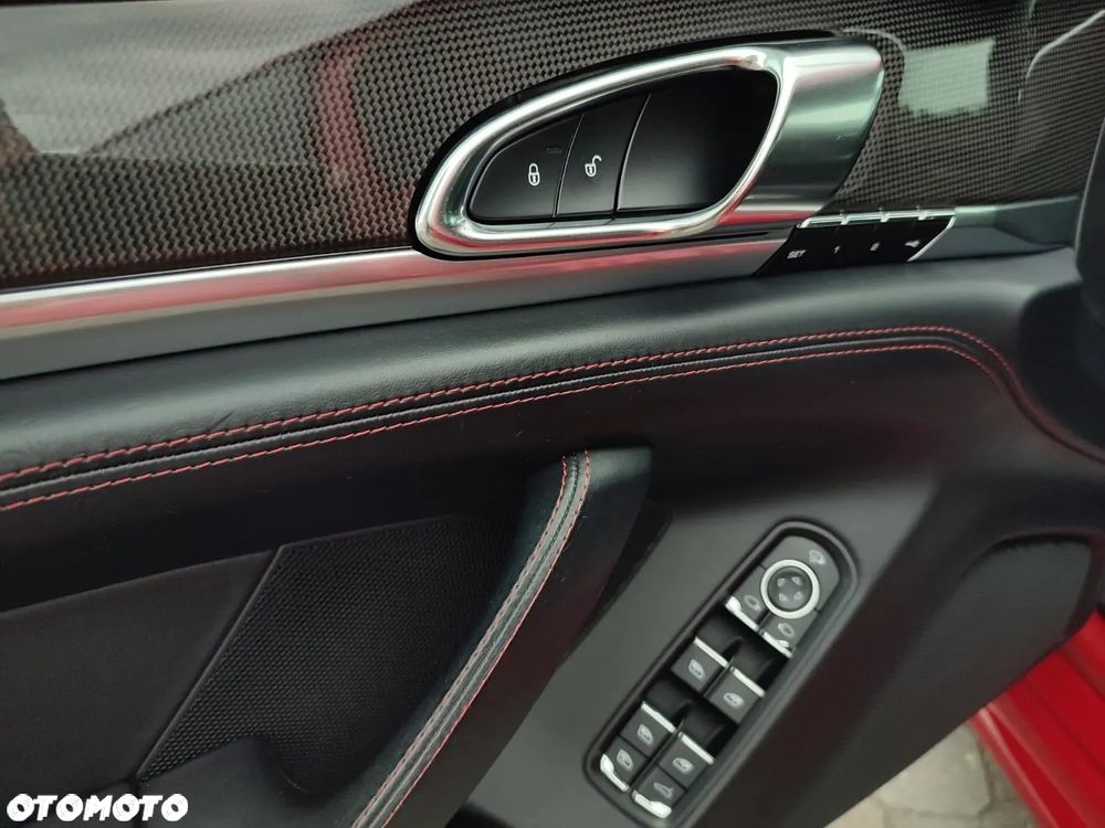 Porsche Panamera 4S - 23