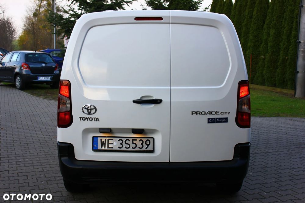 Toyota Proace City CHŁODNIA 1.5D-4D 102KM LONG L2 3 Osobowy - 16