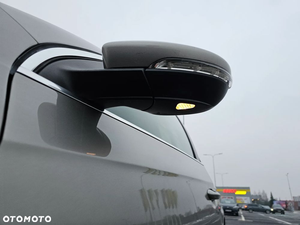 Volkswagen Passat Variant 2.0 TDI BlueMotion Technology Comfortline - 26