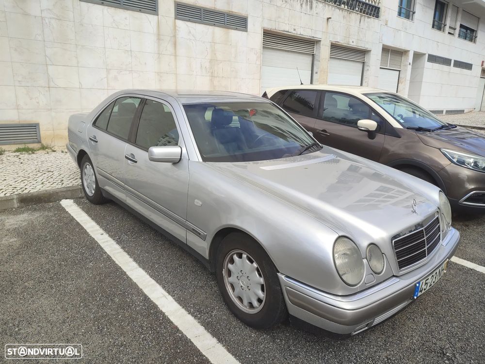 Mercedes-Benz E 250 TD Classic - 3