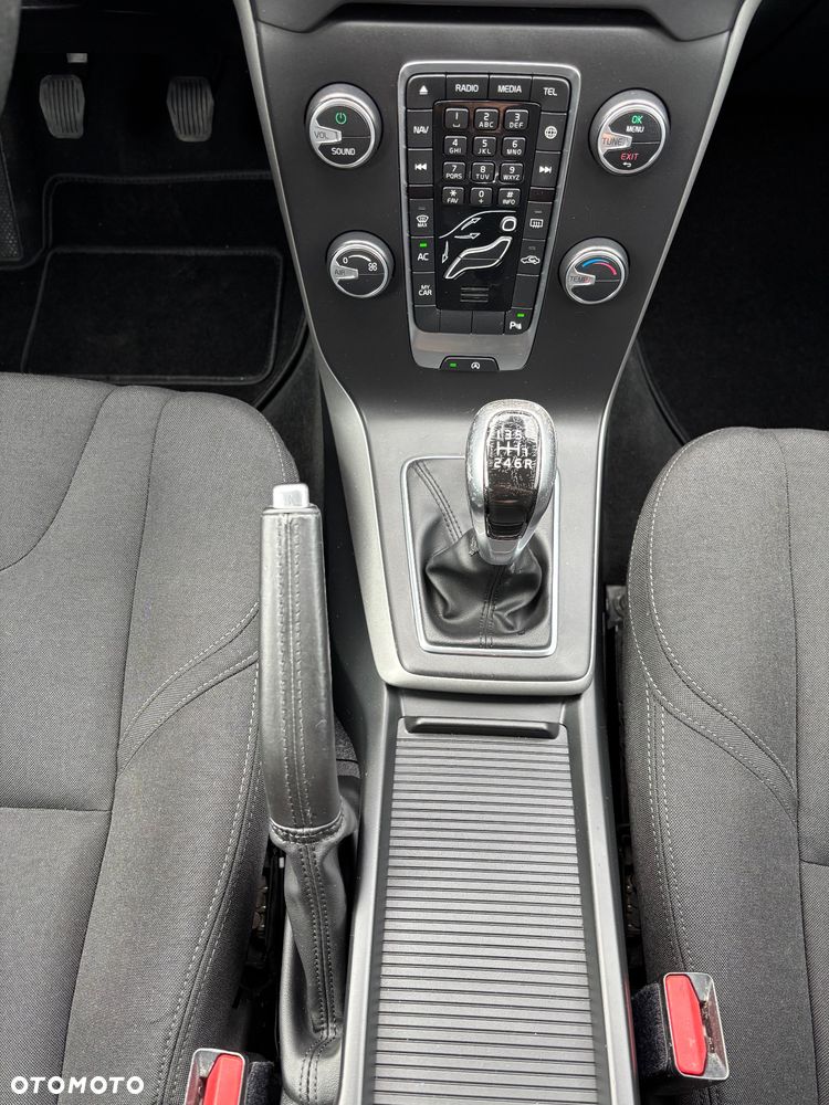 Volvo V40 D2 Momentum - 11