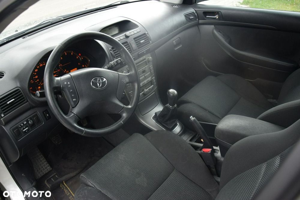 Toyota Avensis - 17