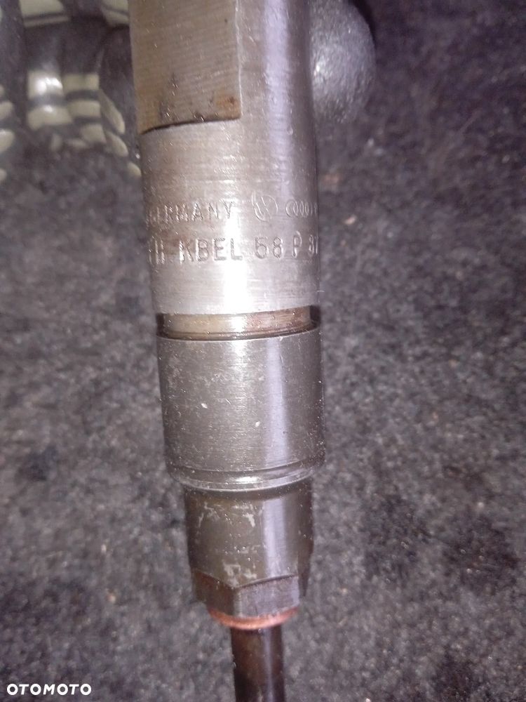VW PASSAT B5  1.9 TDI 90 WTRYSK BOSCH KBEL58P87 028130201G - 2