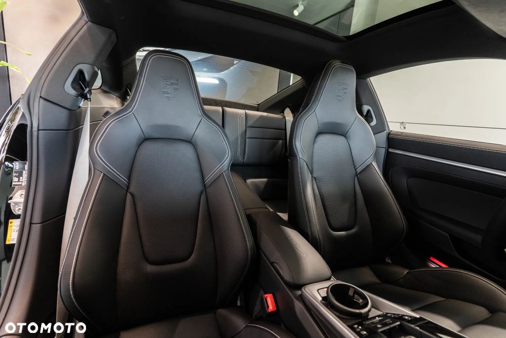 Porsche 911 Carrera 4S - 16