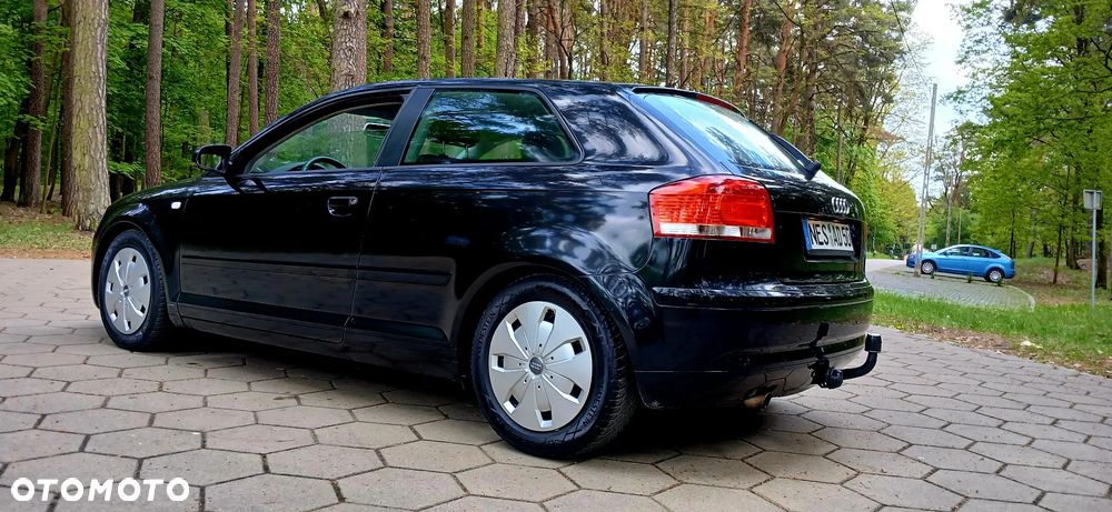 Audi A3 3-drzwiowe 1.6 Attraction - 2