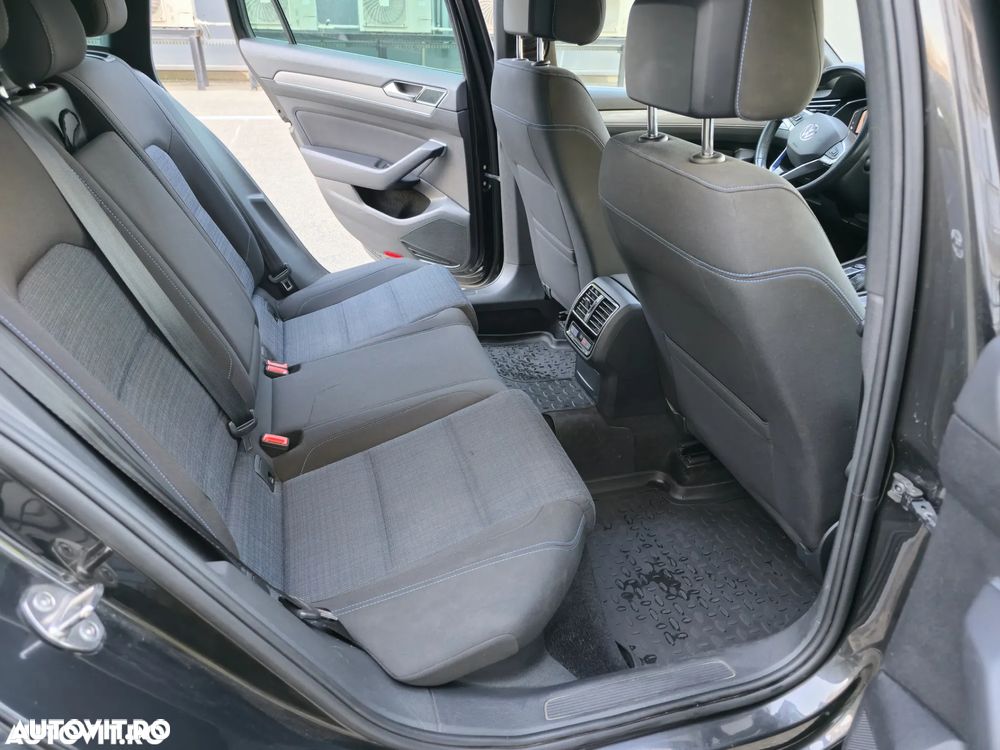 Volkswagen Passat - 17