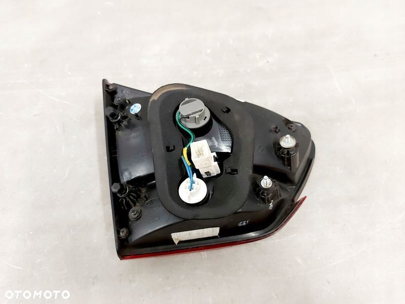 KIA CARENS IV LAMPA W KLAPĘ PRAWY TYŁ PRAWA TYLNA - 6