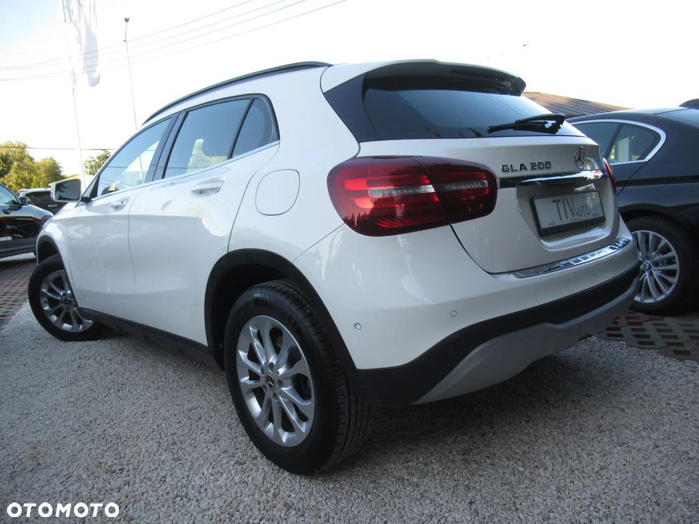 Mercedes-Benz GLA 200 7G-DCT Style - 4