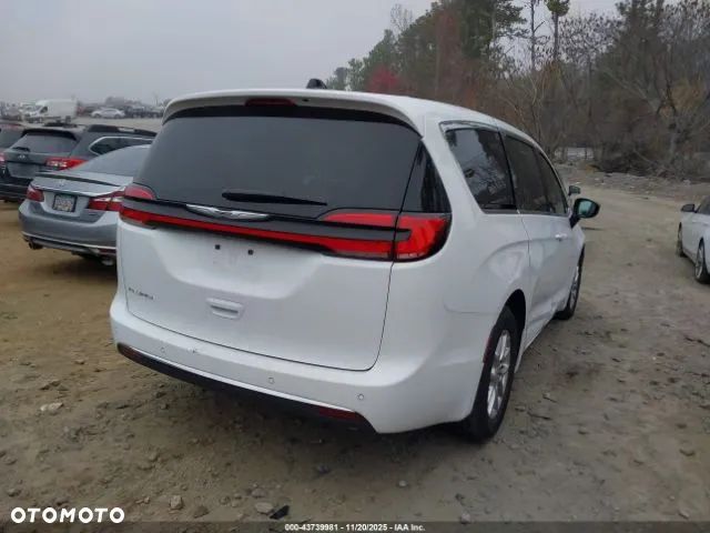 Chrysler Pacifica - 5